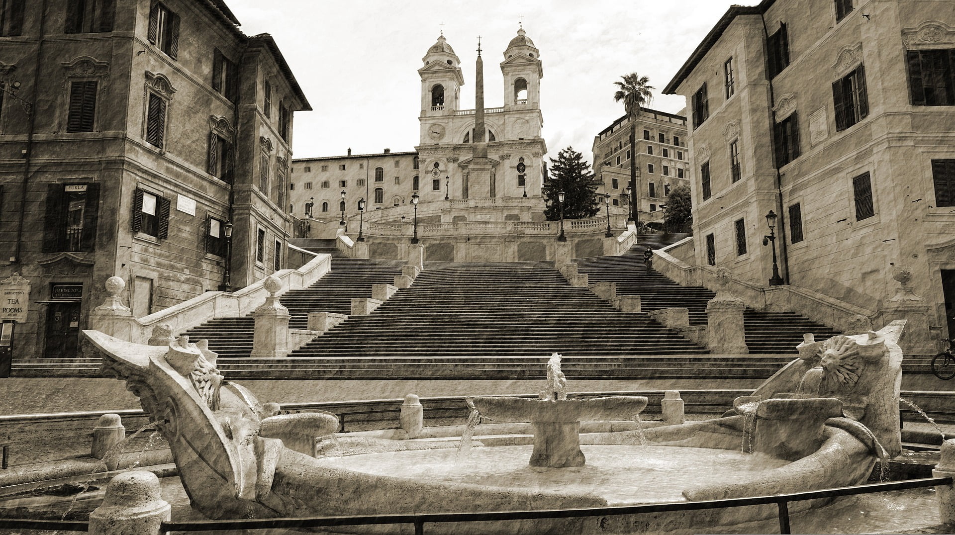 La scalinata di Piazza di Spagna in Travertino Romano