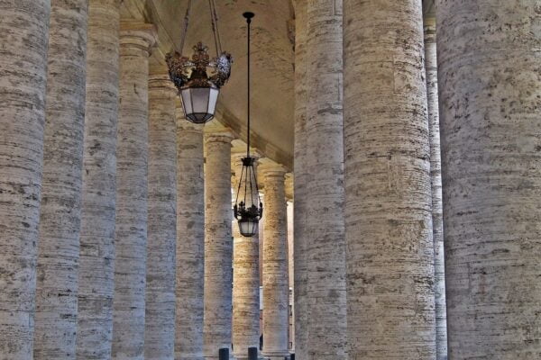 san pietro colonnade travertine