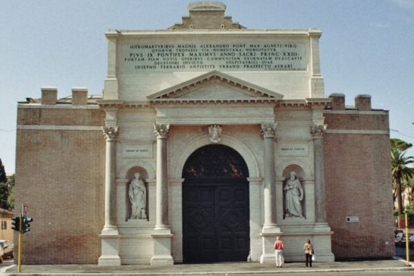 porta pia travertino roma